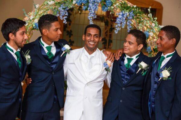 whitemadisonandnavysuit | National Tuxedo Rentals groom in white tuxedo with groomsmen in navy suits