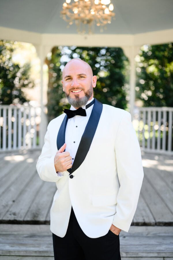 groom wearing white london tuxedo rental