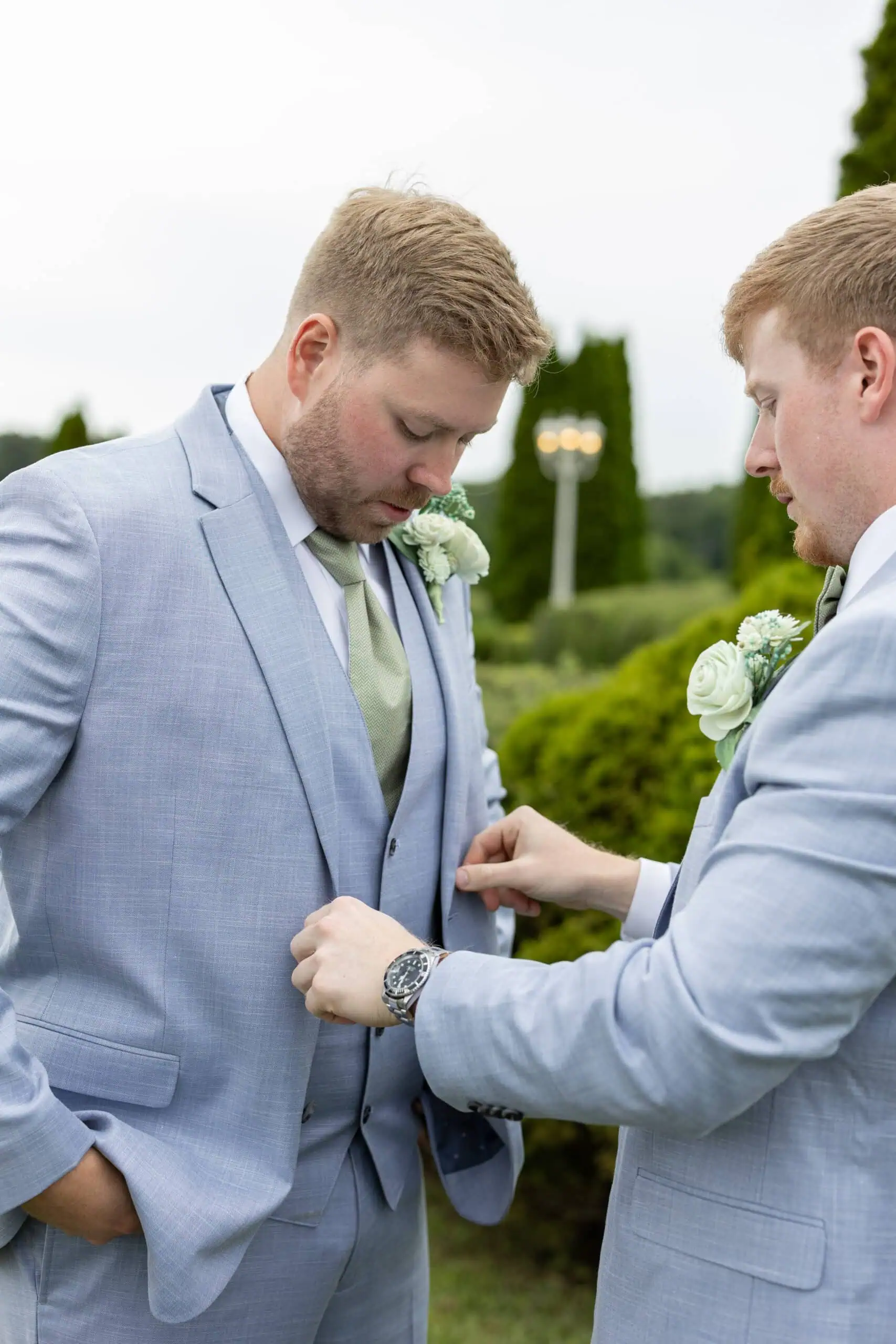 groom and groomsmen wearing blue suit rental